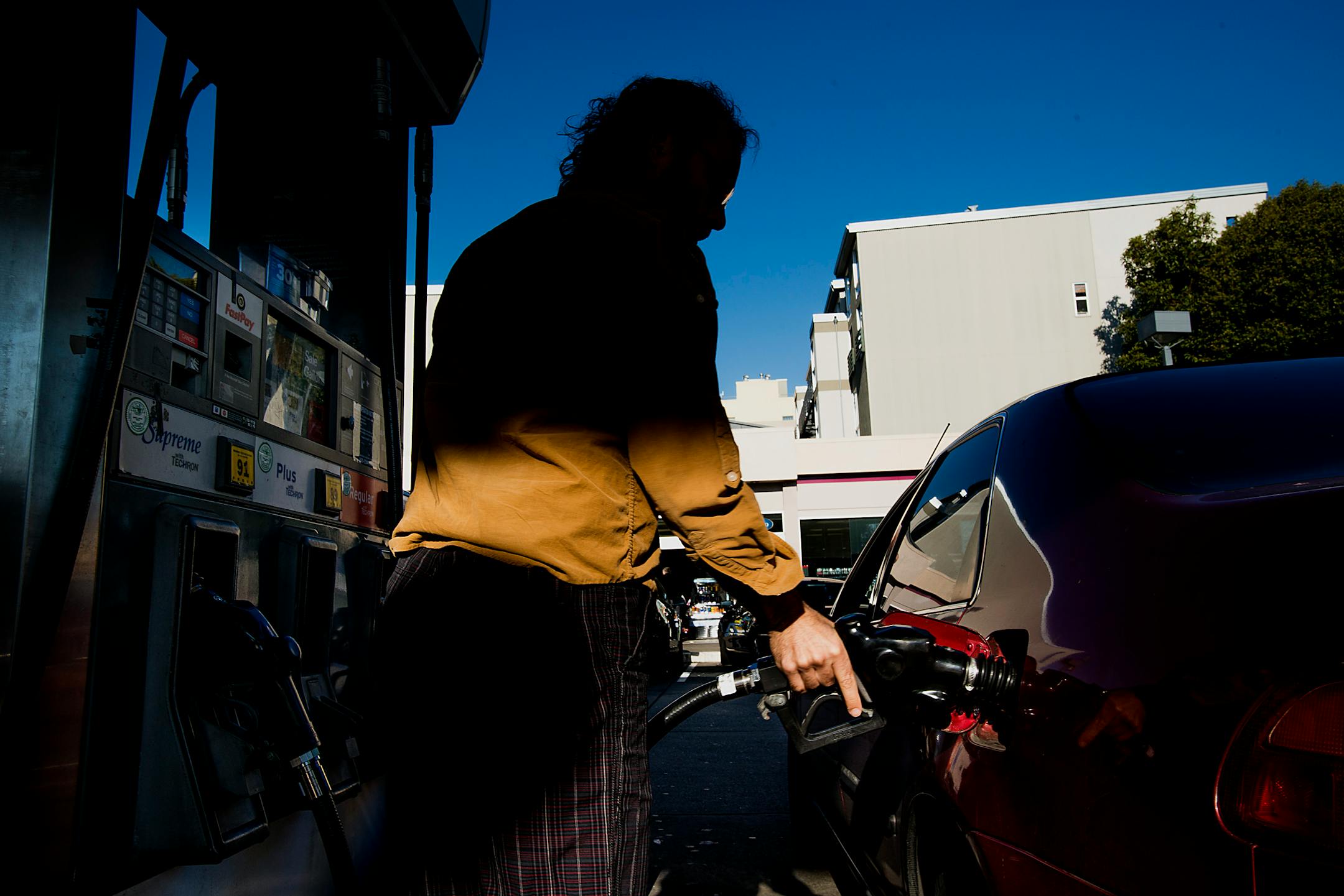 A customer fills a vehicle with gasoline at a Chevron Corp. station in San Francisco, California, U.S., on Friday, Feb. 1, 2013. Chevron Corp., the second-largest U.S. energy company, said fourth-quarter profit increased 41 percent to a record $7.25 billion as it reported stronger refining results and a gain from an Australian natural gas field swap. Photographer: David Paul Morris/Bloomberg
