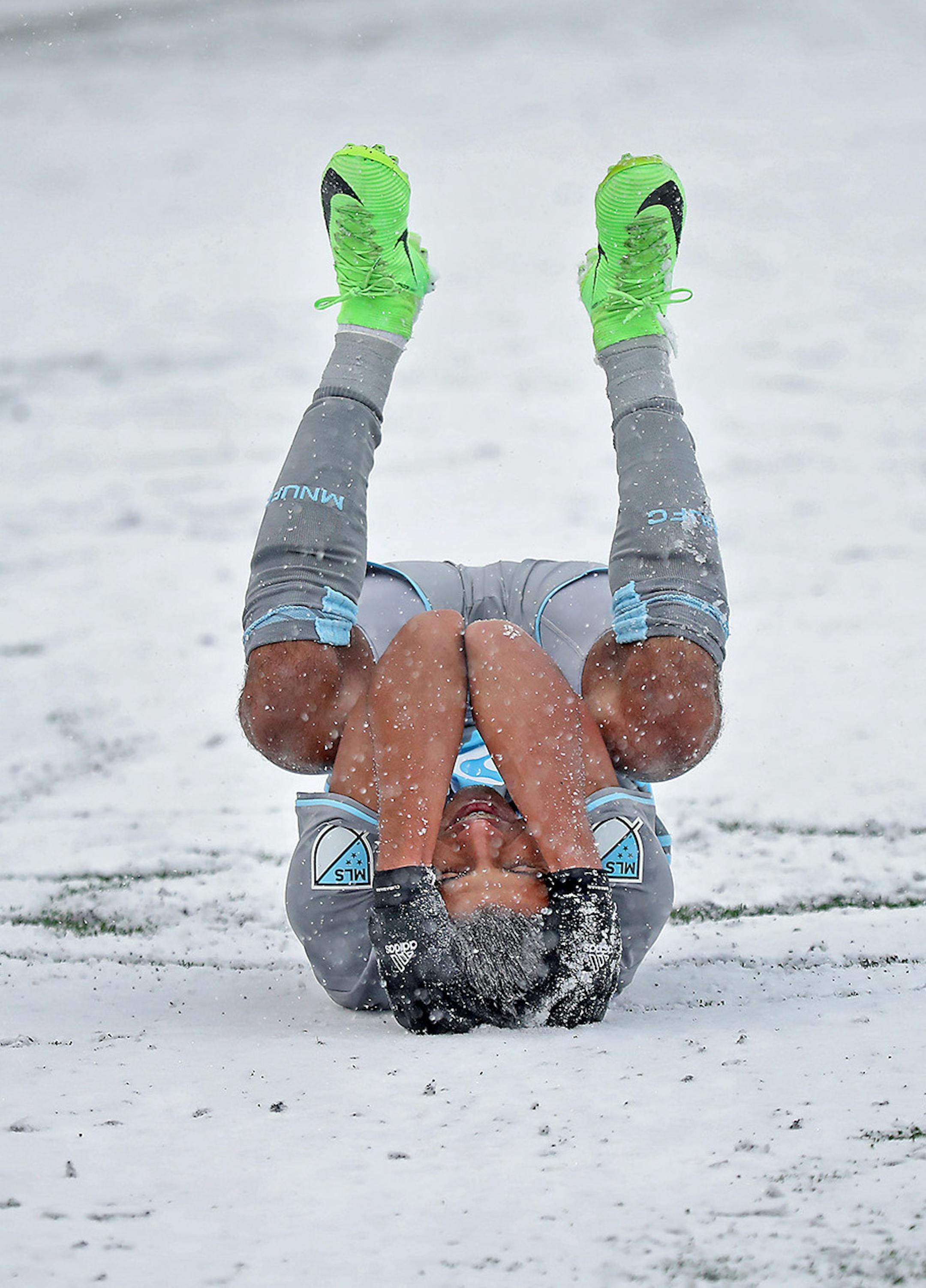Minnesota United midfielder Johan Venegas reacted in pain after being tumbled during the first half as the Minnesota United FC took on Atlanta United at TCF Bank Stadium, Sunday, March 12, 2017 in Minneapolis, MN. ] ELIZABETH FLORES &#xef; liz.flores@startribune.com