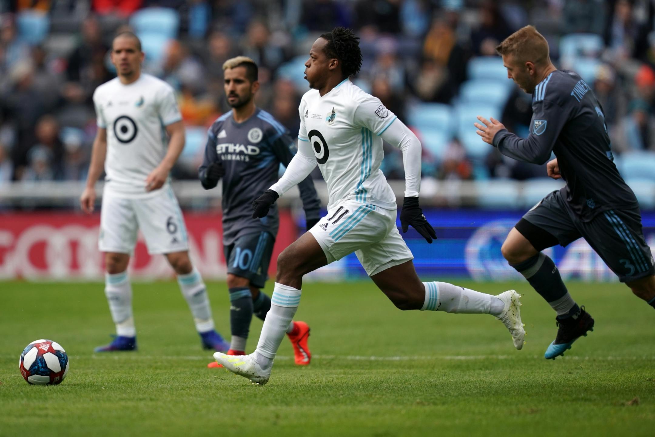 Minnesota United forward Romario Ibarra (11) took the ball down field in the second half.