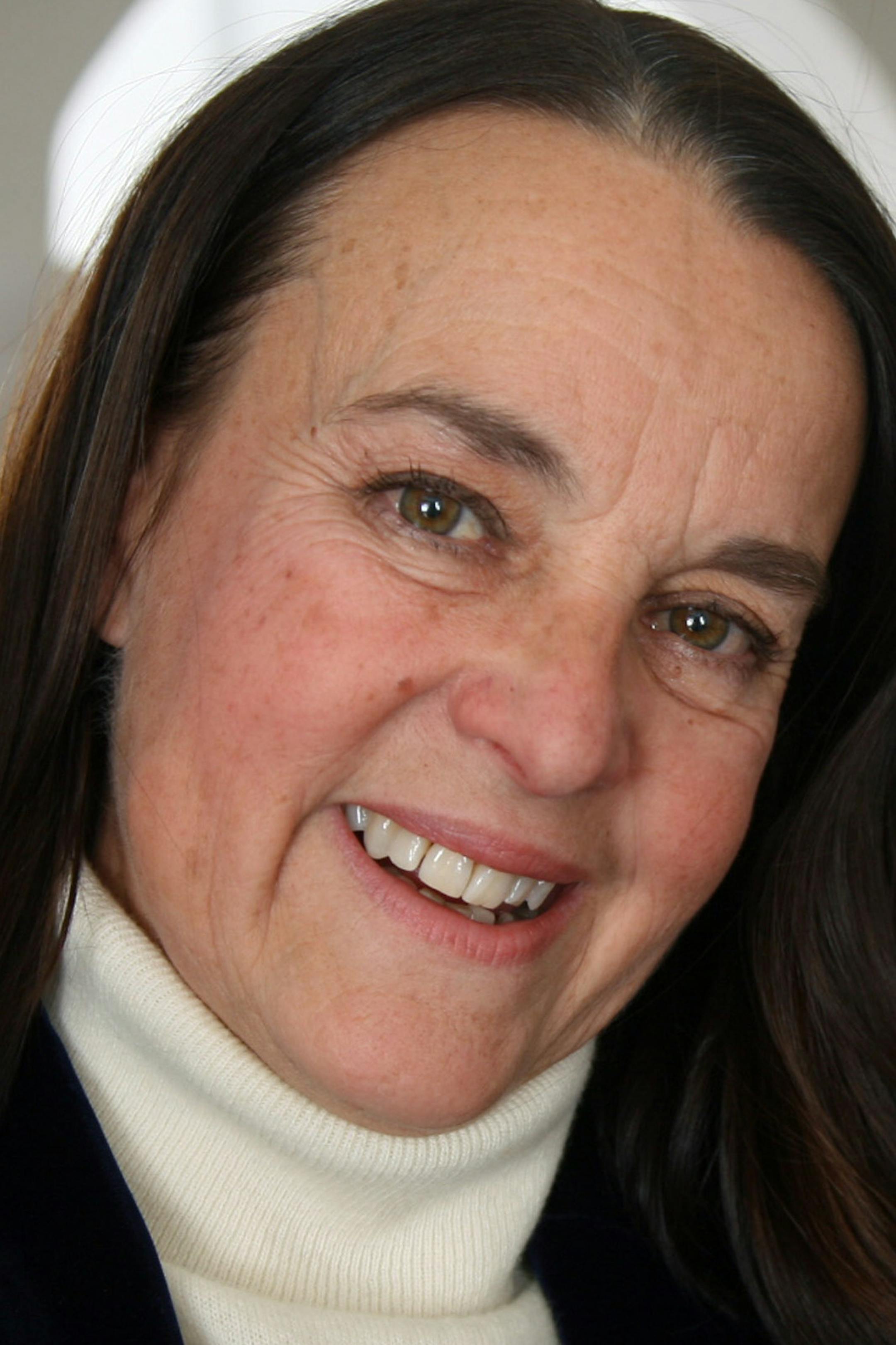 TOM WALLACE ï twallace@startribune.com Assign#00001622A Slug:clas0217 02/11/2008 Minneapolis, MN]Twin ities native, classical composer Libby Larsen was commissioned to do a work for SPCO that takes place this month,- the work is based on a meeting between JS Bach and Frederich the Great in 1747. Larson in her home in Minneapolis, MN.