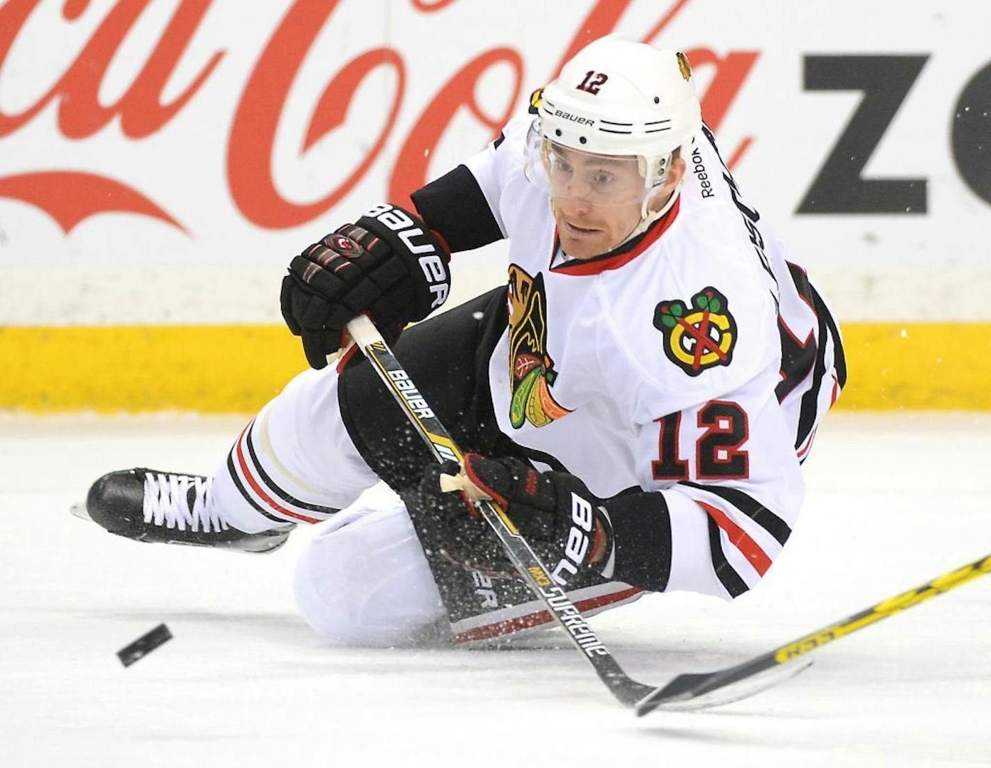 Chicago Blackhawks left wing Tomas Fleischmann (12) passed away the puck as he fell to the ice in the first period.