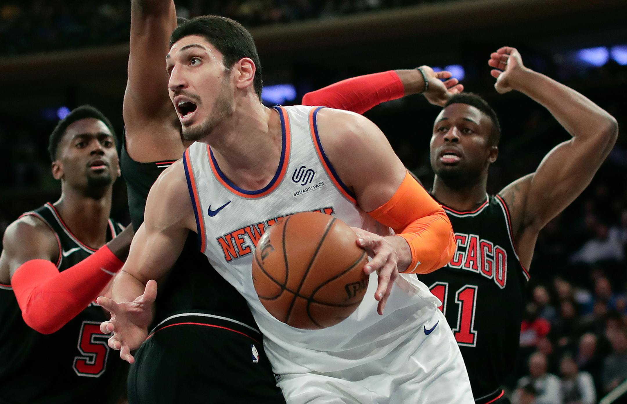 New York Knicks center Enes Kanter (00) drives to the basket against the Chicago Bulls during the first quarter of an NBA basketball game, Monday, March 19, 2018, in New York. (AP Photo/Julie Jacobson)