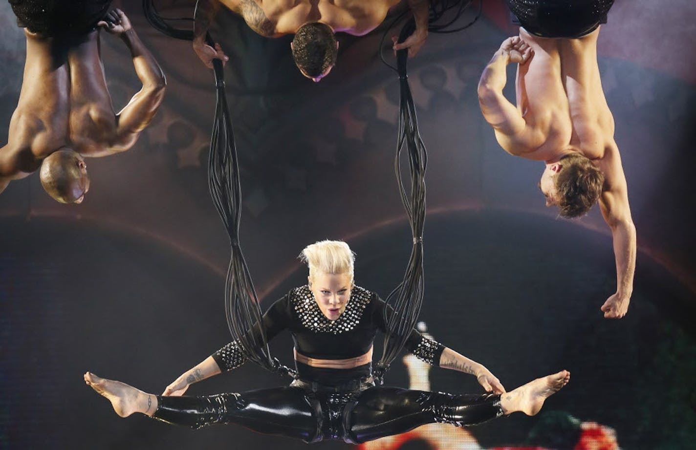 The singer-songwriter P!nk brought her The Truth About Love Tour to the Target Center Tuesday January 07, 2014 in Minneapolis ,MN. ] JERRY HOLT &#x201a;&#xc4;&#xa2; jerry.holt@startribune.com