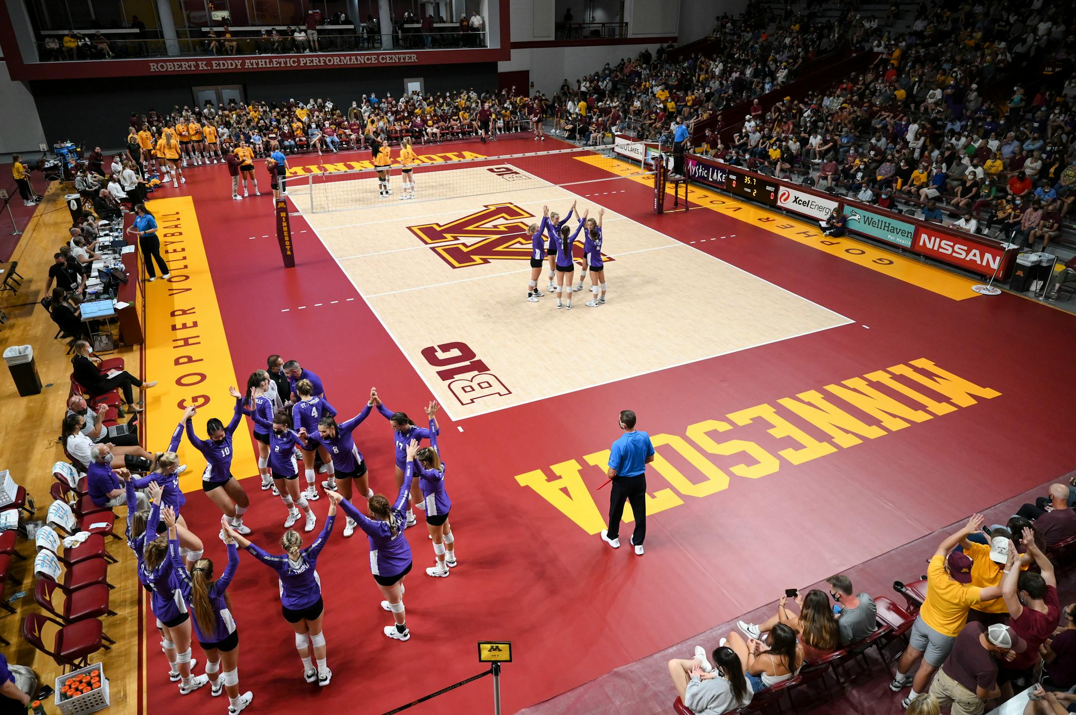 The St. Thomas Tommies huddled up before starting the second set after losing the first to the Gophers.