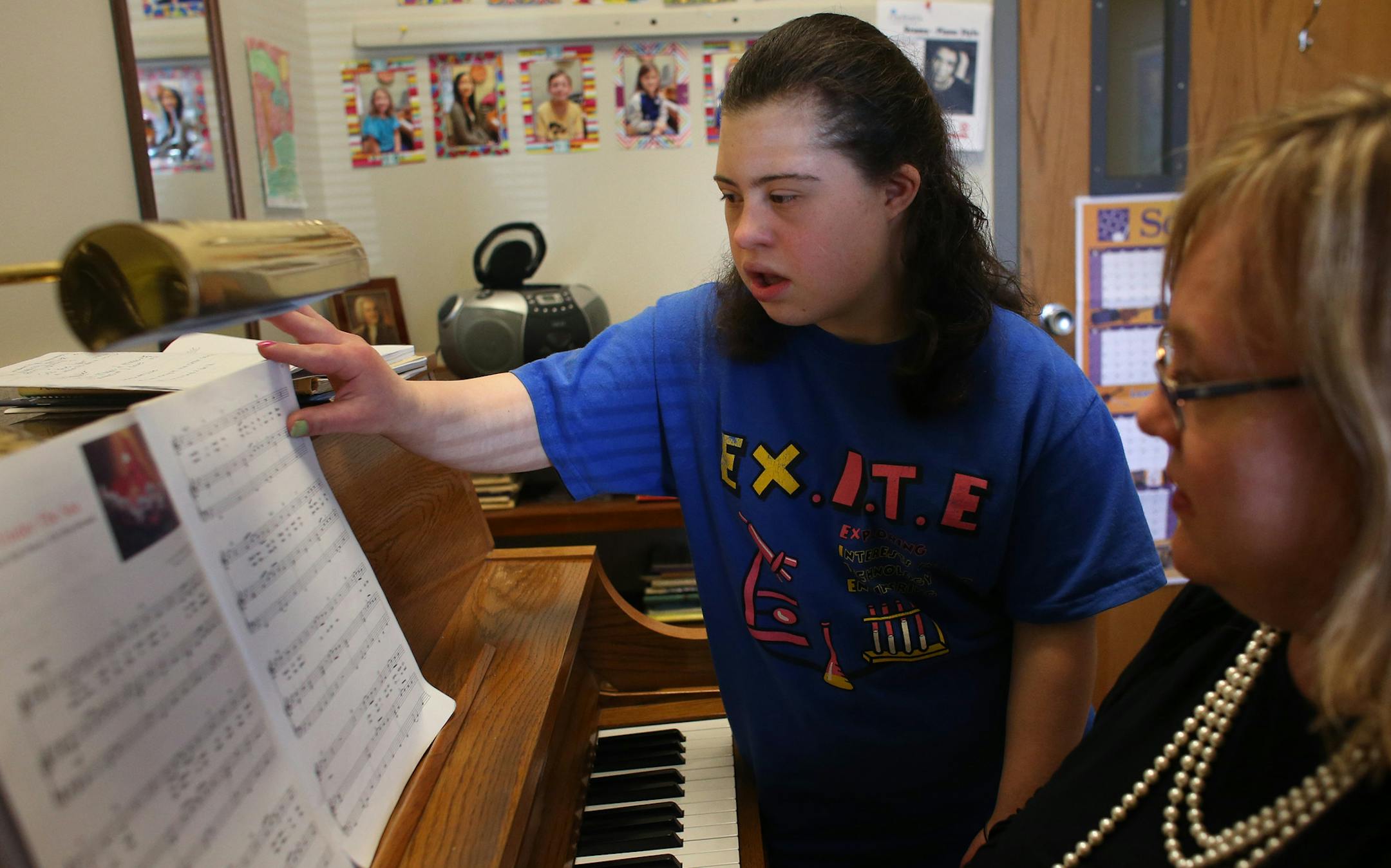 Olivia Elder,19, with her vocal coach Denise Hatchner practiced "Under the Sea" from the Little Mermaid movie. ] (KYNDELL HARKNESS/STAR TRIBUNE) kyndell.harkness@startribune.com Olivia Elder,19, worked with her vocal coach Denise Hatchner at Sondance Christian Studios in Spring Lake Park, Min., Saturday, April 13, 2014.
