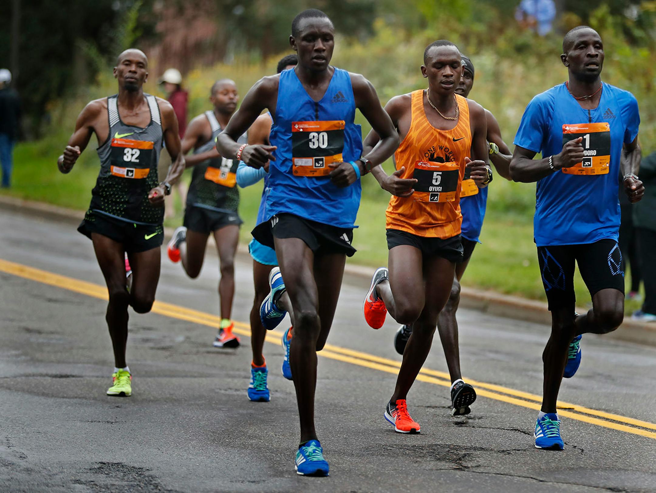 Boniface Kongin(30), Nelson Oyugi(5), and Dominic Ondoro(1) led at the 17-mile marker. Ondoro(1) won the TC Marathon.