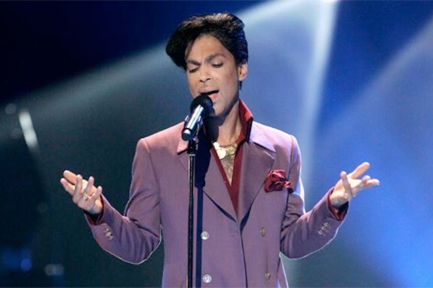 Prince performs on "American Idol."