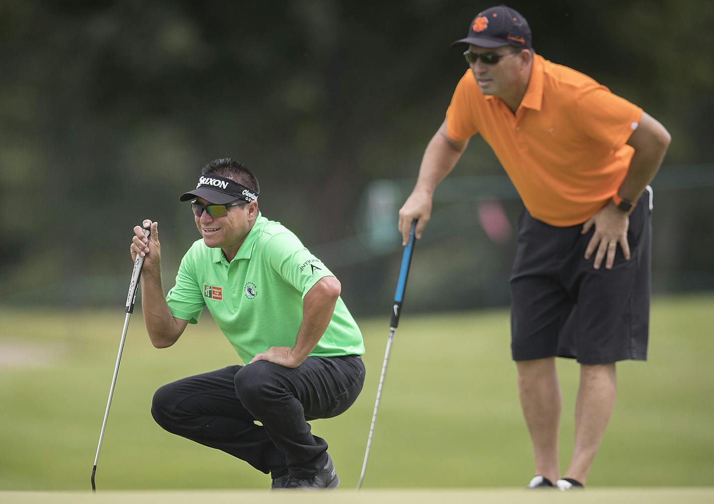 Robert Gamez gave golfing tips to amateurs he was golfing with on the 16th green during the 3M Championship Pro-Am tournament, Wednesday, August 1, 2018 at the Tournament Players Club in Blaine, MN. ] ELIZABETH FLORES &#xef; liz.flores@startribune.com