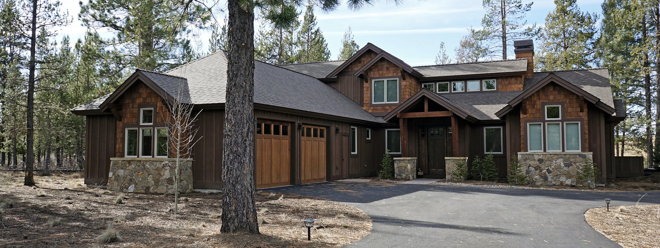 Rugged Craftsman retreat is this week's homeplan. (121816)