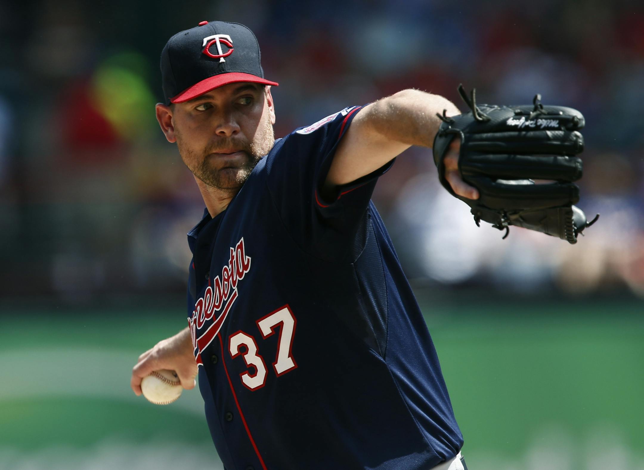 Mike Pelfrey, whose ERA ballooned from 2.28 to 3.18, was helped out of early jams by double plays in each of the first three innings.