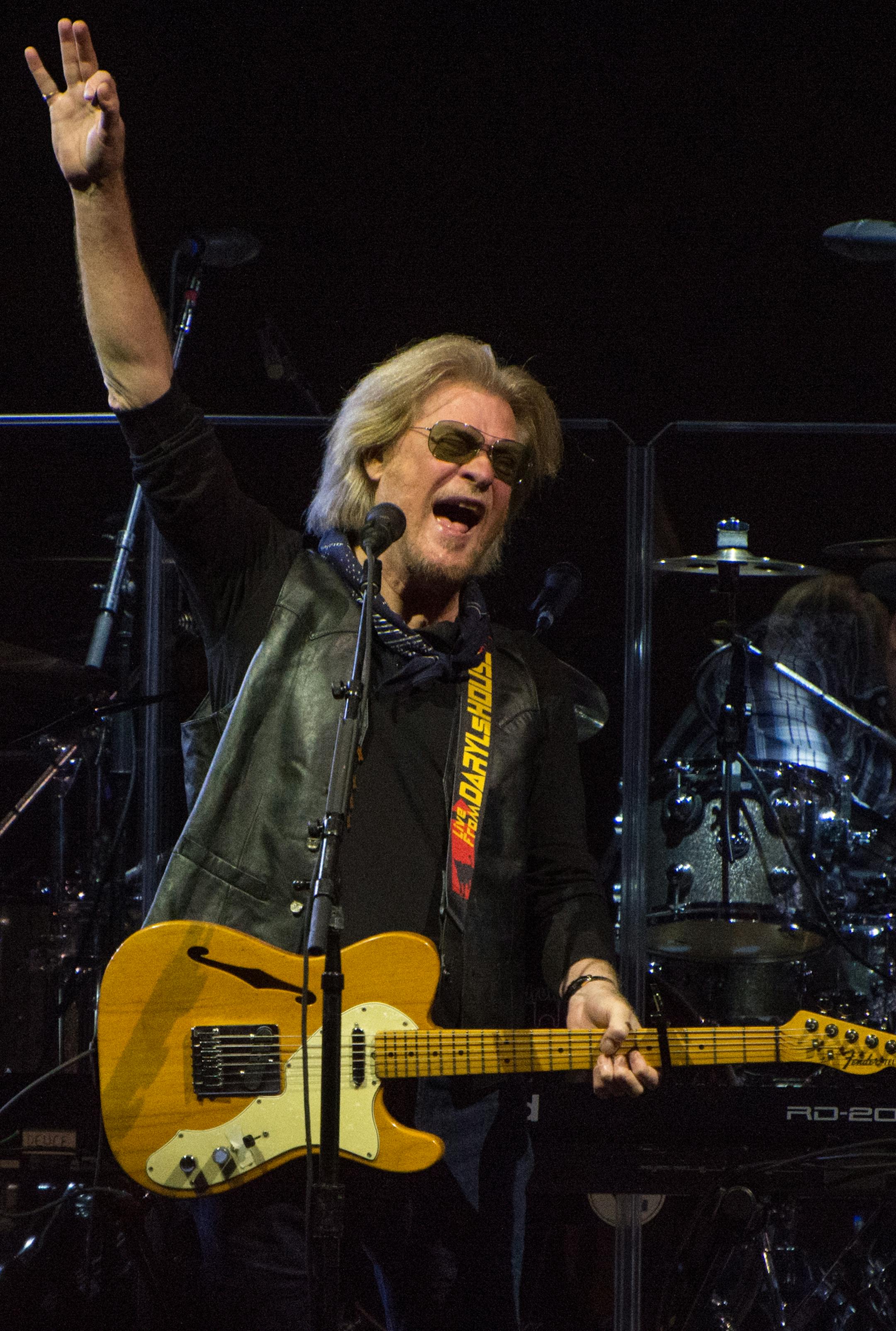 Steven Cohen special to the Star Tribune Daryl Hall & John Oates perform in concert to a packed audience at the Xcel Center in May 16, 2017.