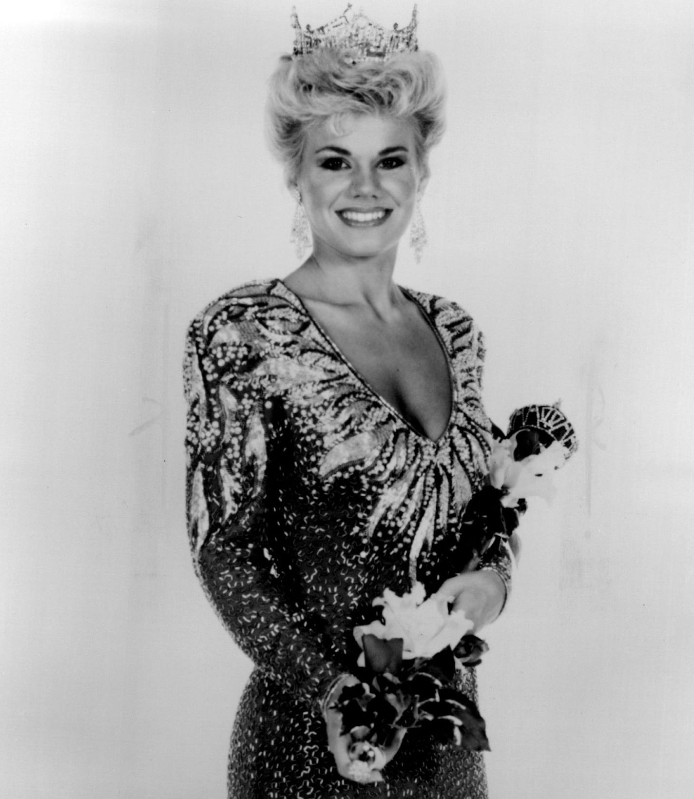 Gretchen Carlson as Miss America in 1989