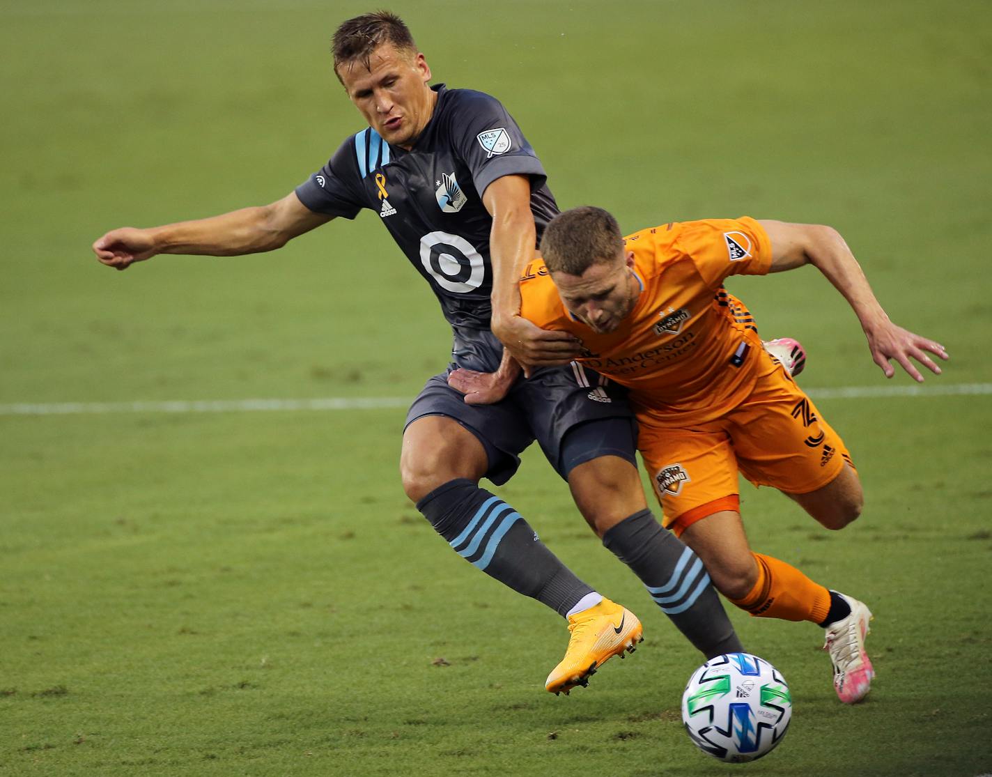 Minnesota United midfielder Robin Lod (17) tries to stop Houston Dynamo defender Adam Lundqvist (3) during the first half