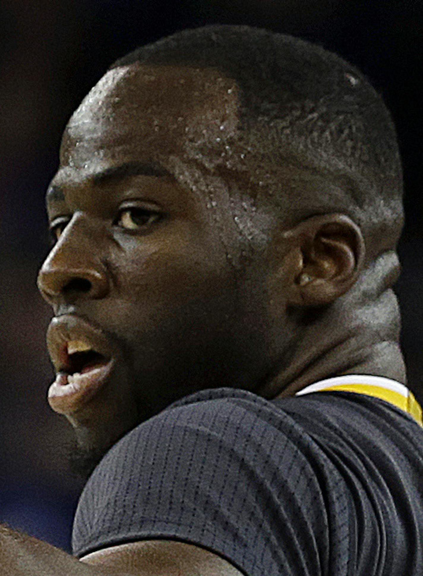 Golden State Warriors' Draymond Green gestures after scoring against the Phoenix Suns during the first half of an NBA basketball game Saturday, March 12, 2016, in Oakland, Calif. (AP Photo/Ben Margot)