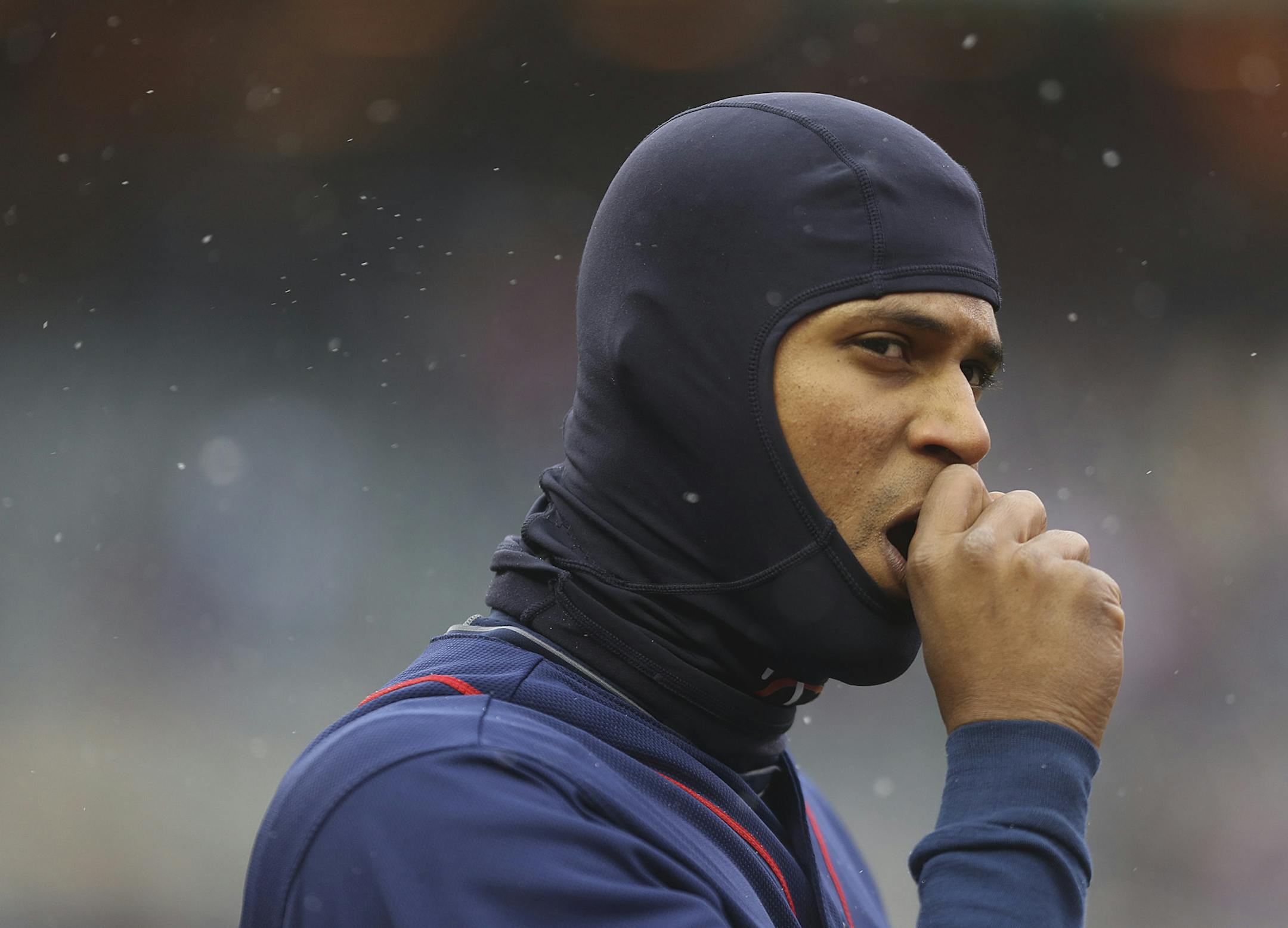 Twins Aaron Hicks warmed up his hands before their game against the Mets at Target Field in Minneapolis Min., Friday, April 12, 2013. ] (KYNDELL HARKNESS/STAR TRIBUNE) kyndell.harkness@startribune.com