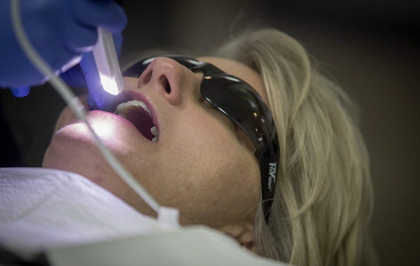 Dental patient Kim Gregg got her teeth photographed at myLife Dental Clinic, which uses teledentistry, by a hygienist, Friday, October 5, 2018 in Eagan, MN. It was Gregg's first time to use the service. ] ELIZABETH FLORES &#xef; liz.flores@startribune.com