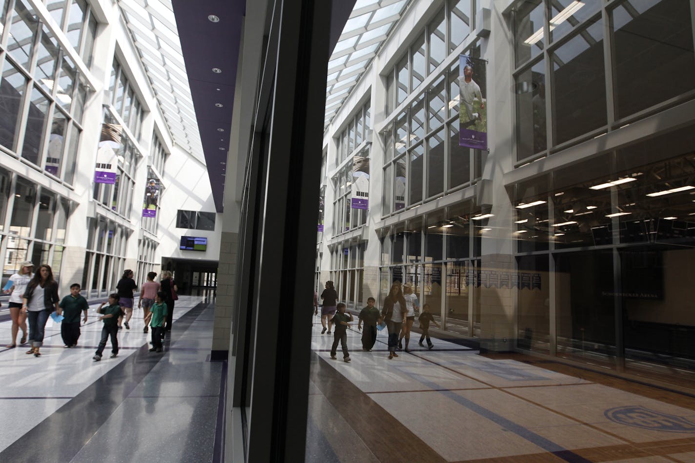 Richard TsongTaatarii/rtsong-taatarii@startribune.com St. Paul, MN; 05/08/11;left to right ] At University of St. Thomas, the Anderson Athletic and Recreation Center features a light-filled atrium as well as a state of the art field house. ORG XMIT: MIN2015120420010060