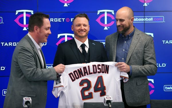 The Minnesota Twins new third baseman Josh Donaldson, flanked by team executive Derek Falvey, left, and manager Rocco Baldelli, is introduced during a