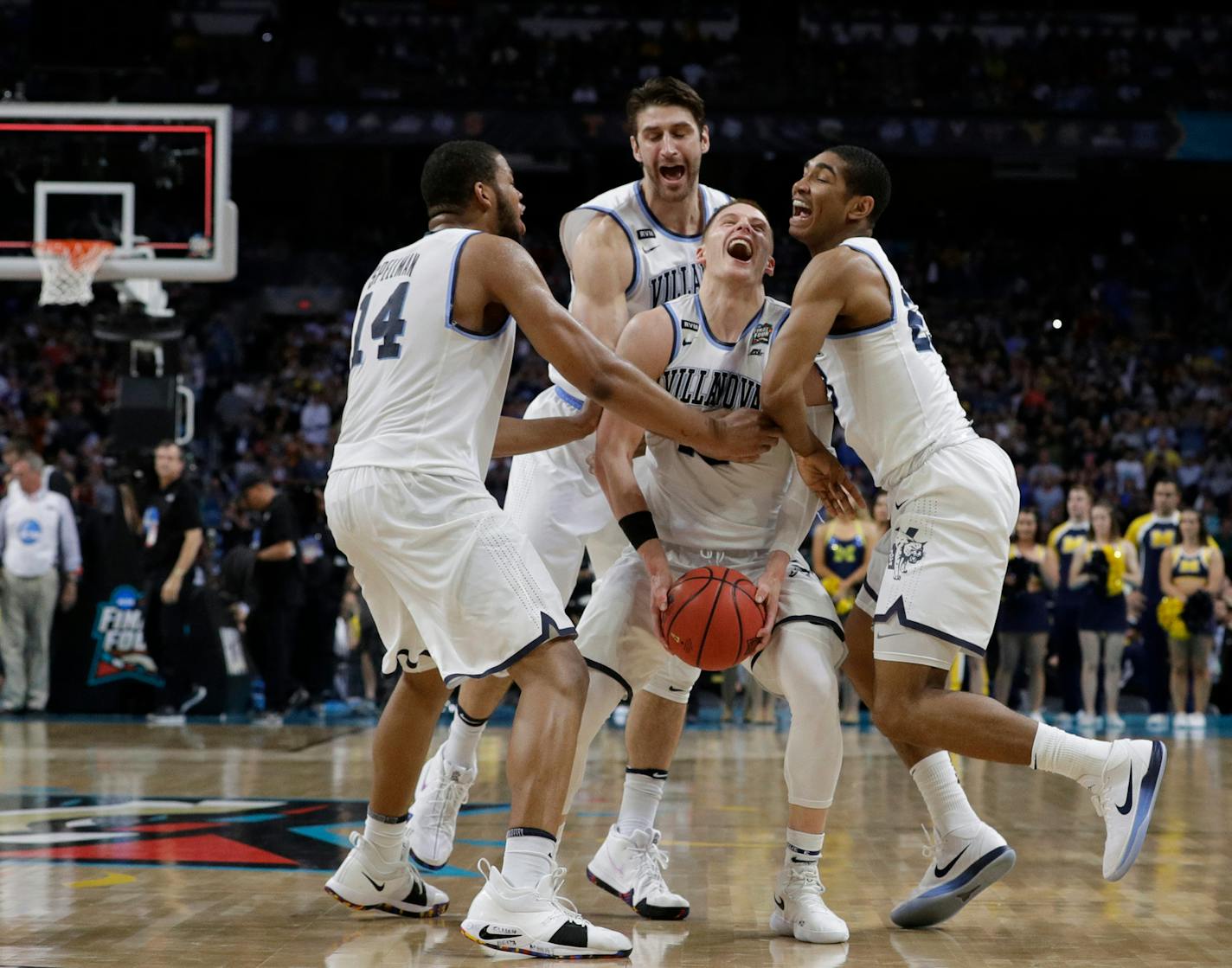 Villanova guard Donte DiVincenzo, center, celebrates with teammates at the end of the championship game against Michigan in the Final Four NCAA college basketball tournament, Monday, April 2, 2018, in San Antonio. Villanova won 79-62. (AP Photo/David J. Phillip)