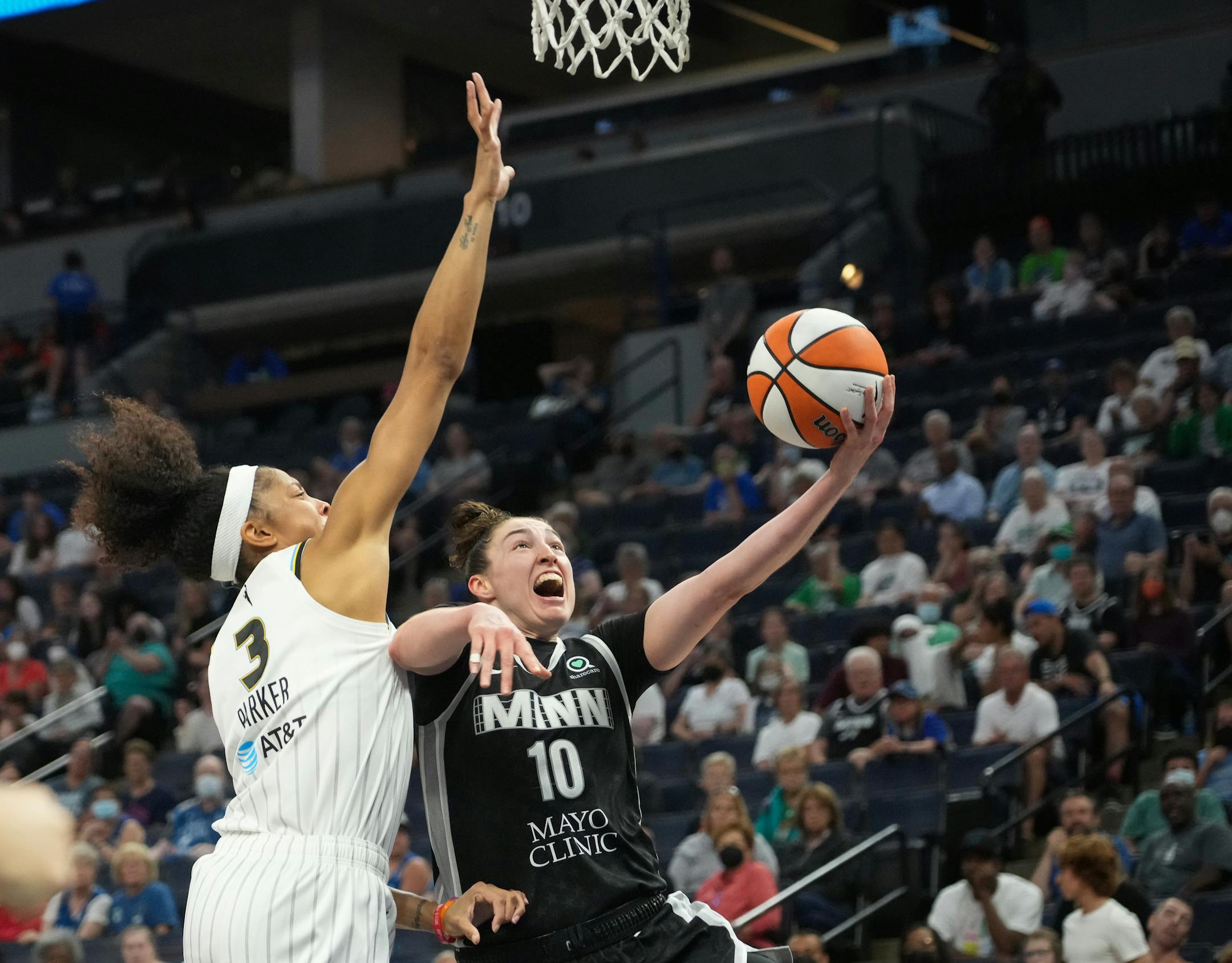 Minnesota Lynx forward Jessica Shepard (10) drives to the hoop past Chicago Sky forward Candace Parker (3) in the second half.