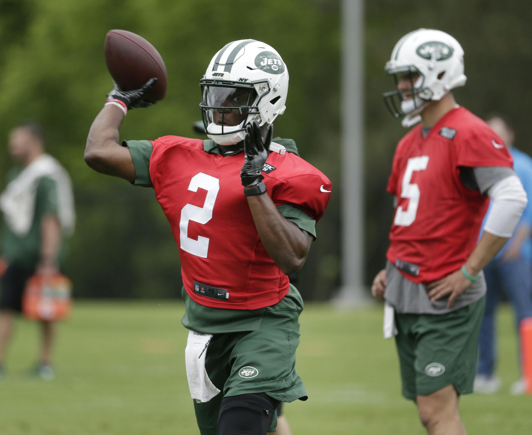 New York Jets quarterback Teddy Bridgewater throws during practice at the NFL football team's training camp in Florham Park, N.J., Tuesday, May 22, 2018. (AP Photo/Seth Wenig)