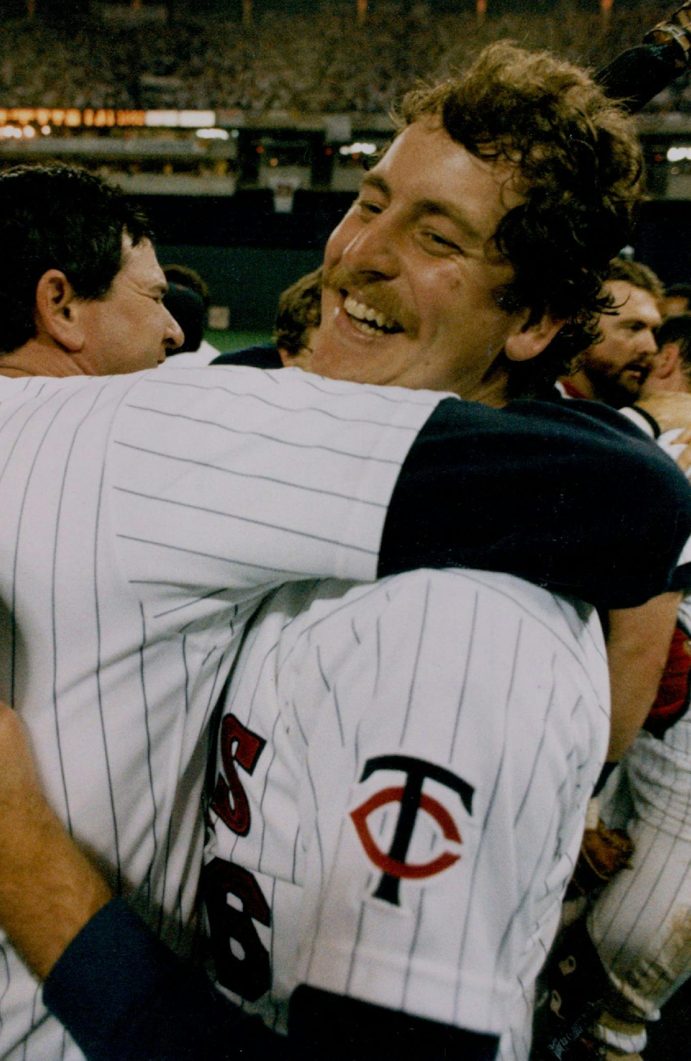 October 25, 1987 Pitching coach Dich Such hugs game 7 (and World Series MVP) Winner Frank Viola in the post game celebration. Brian Peterson, Minneapolis Star Tribune ORG XMIT: MIN2017013004060849