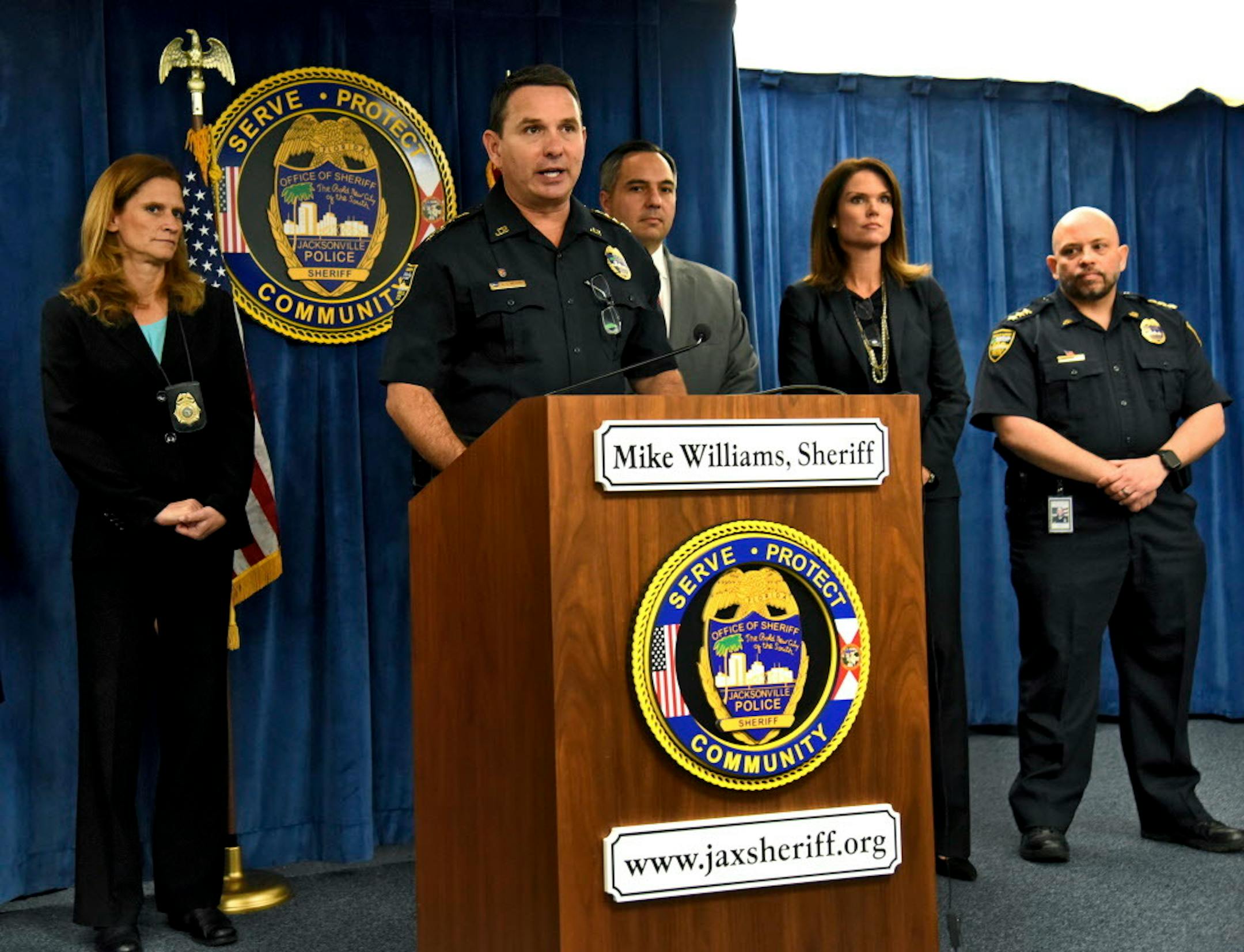Jacksonville Sheriff Mike Williams, center, speaks during a news conference Friday, Jan. 13, 2017, in Jacksonville, Fla., where it was announced they found Kamiyah Mobley alive and well in South Carolina.