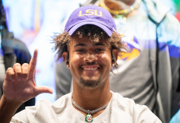 Robbinsdale Cooper Senior High School four star defensive edge rusher Jaxon Howard announces that he will be attending LSU Friday, July 1, 2022 at Rob