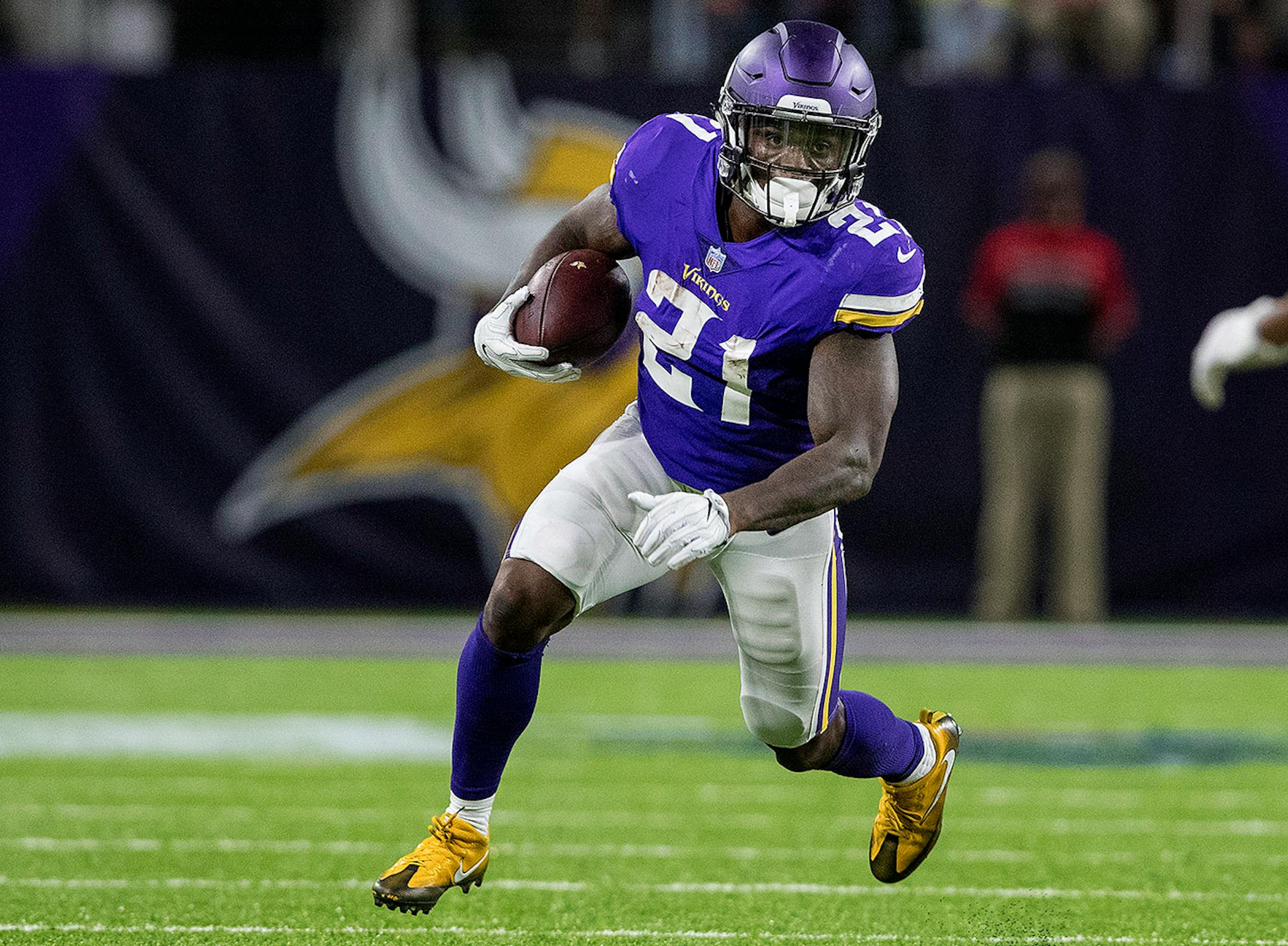Vikings running back Jerick McKinnon during a run in the third quarter.