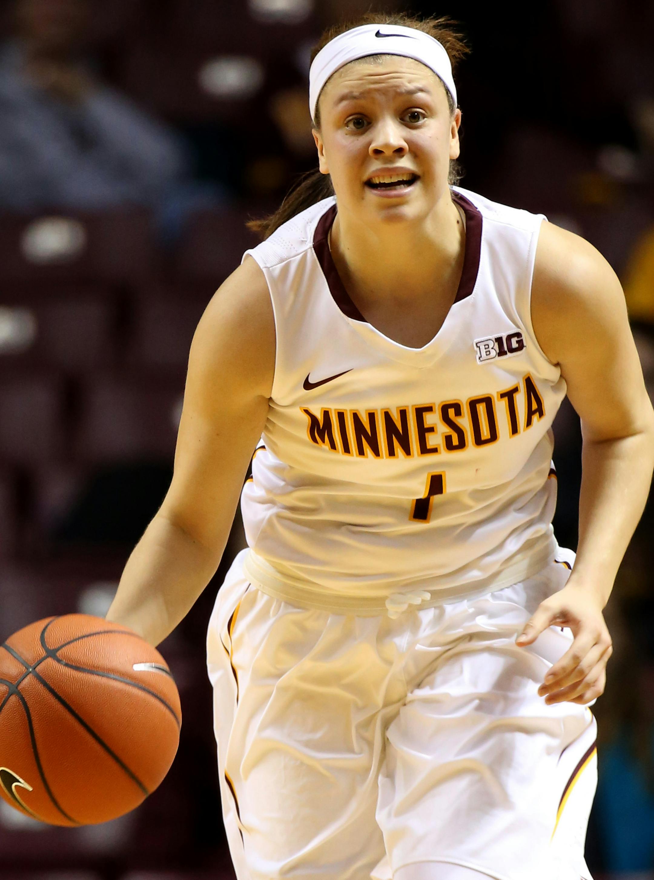 Gopher Rachel Banham brought the ball up court during the first half against Memphis. ] (KYNDELL HARKNESS/STAR TRIBUNE) kyndell.harkness@startribune.com Gophers vs Memphis at Williams Arena in Minneapolis Min., Saturday December 12 2015.