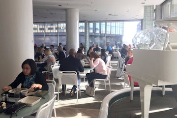 Diners enjoy the Skyroom on its last day.