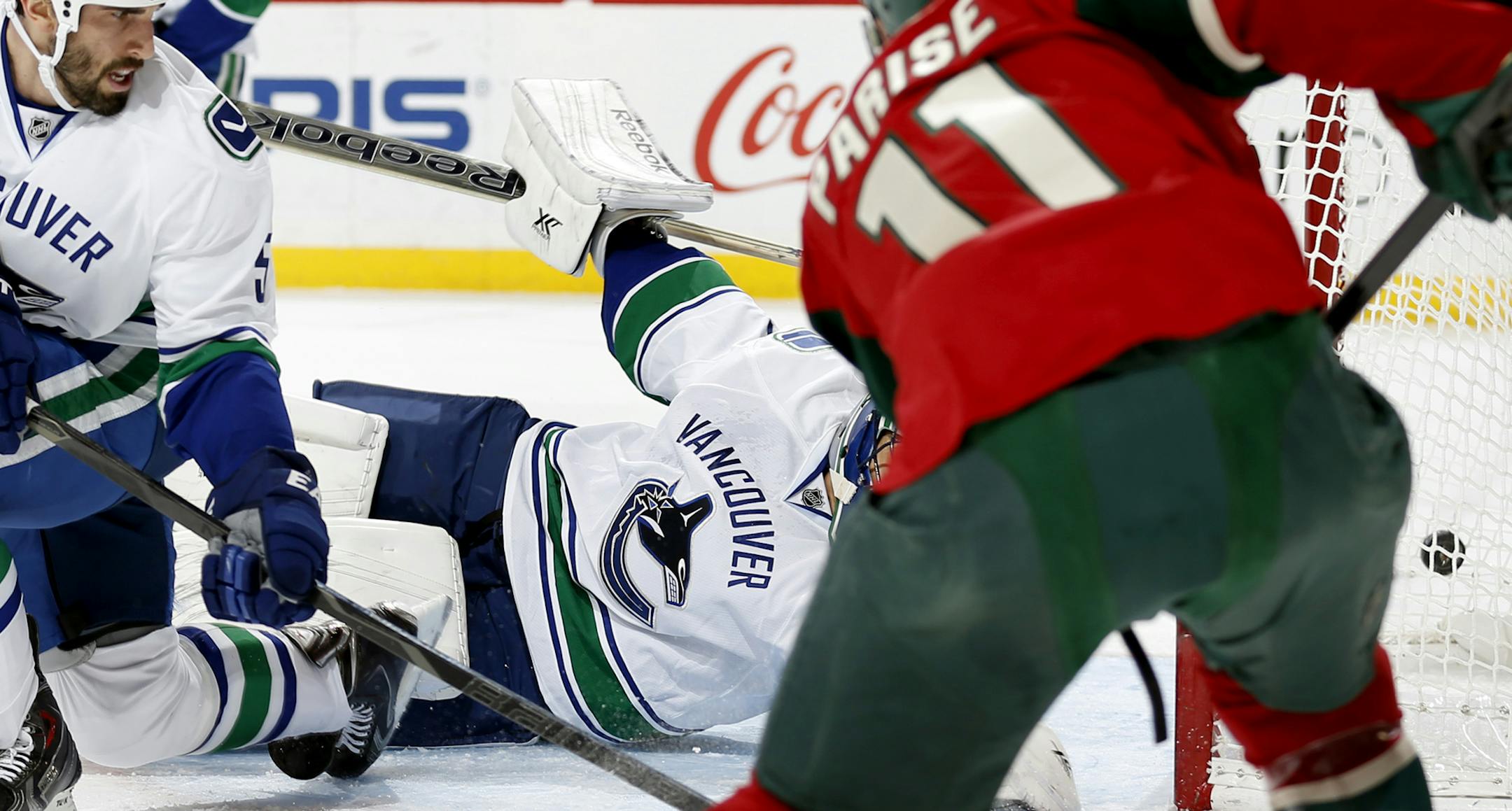 Zach Parise (11) shot the puck past Vancouver goalie Roberto Luongo (1) for a goal in the first period. ] CARLOS GONZALEZ cgonzalez@startribune.com - December 17, 2013, St. Paul, Minn, Xcel Energy Center, NHL, Minnesota Wild vs. Vancouver Canucks