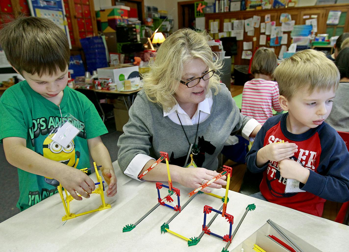 Hiawatha kindergarten teacher Peggy Winchell guided her 26 students through a class project, Friday, December 12, 2014. Winchell has more than 30 years of experience and is one of the most highly valued teachers at Hiawatha. ] (ELIZABETH FLORES/STAR TRIBUNE) ELIZABETH FLORES &#x2022; eflores@startribune.com