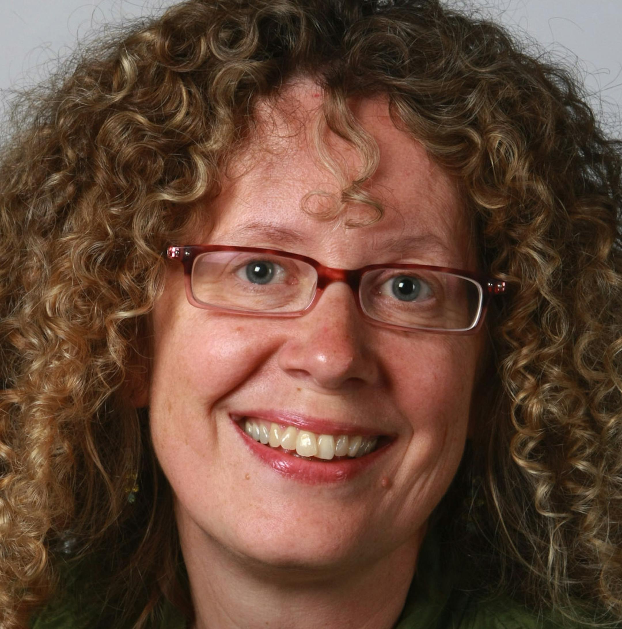 STAFF PHOTO ï startribune.com Mpls, MN 8/12/2008 ] Books page editor Laurie Hertzel