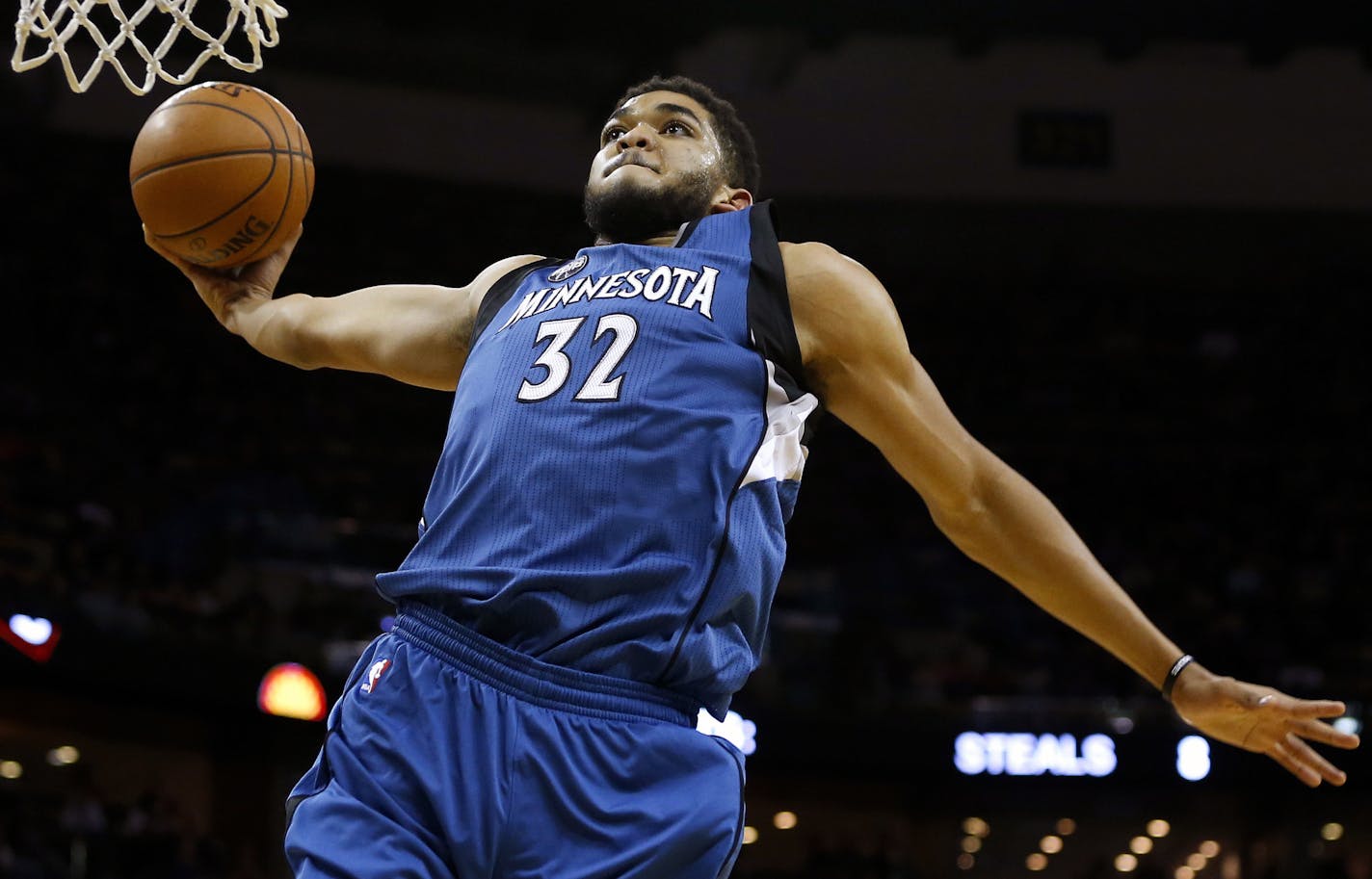 Karl-Anthony Towns (32)