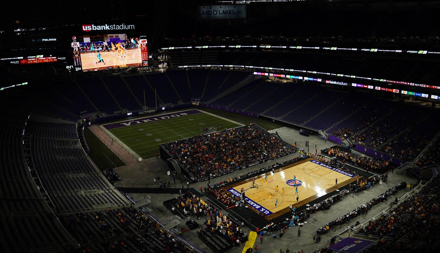 The Minnesota Golden Gophers played the Oklahoma State Cowboys in the second half of an NCAA men's basketball game Friday at U.S. Bank Stadium. ] ANTHONY SOUFFLE &#xef; anthony.souffle@startribune.com The Minnesota Golden Gophers played the Oklahoma State Cowboys in an NCAA men's basketball game Friday, Nov. 30, 2018 at U.S. Bank Stadium in Minneapolis, Minn.