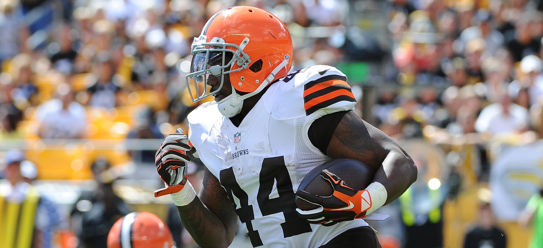 Cleveland Browns running back Ben Tate (44) carries the ball against the Pittsburgh Steelers during the second quarter of an NFL football game on Sunday, Sept. 7, 2014, in Pittsburgh. Pittsburgh won 30-27(AP Photo/Don Wright)