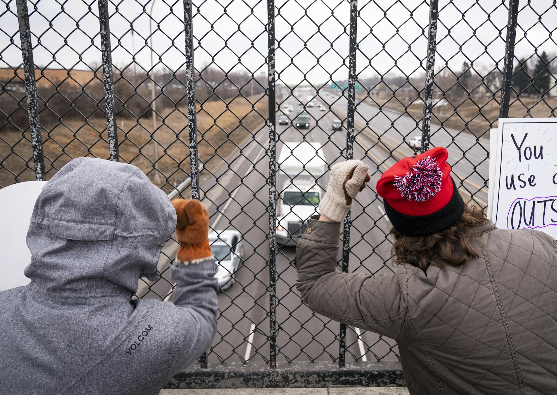 Kelly Noltner, left, a third grade teacher, and Caroline Stein, a pre-k teacher, both from Maxfield Elementary School, tried to get trucks to honk from the Victoria Street bridge over I-94 during the strike. ] LEILA NAVIDI • leila.navidi@startribune.com BACKGROUND INFORMATION: St. Paul teachers and educators from Maxfield Elementary School picket on the Victoria Street bridge over I-94 in St. Paul on Wednesday, March 11, 2020. Day two of the St. Paul teachers and educators strike.