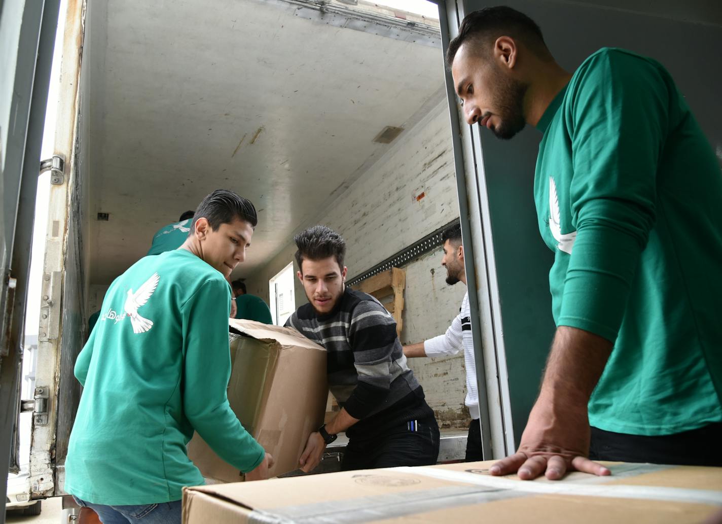 Volunteers unloaded books at the University of Mosul Nov. 25. The academic topics included medicine, engineering, law and IT.