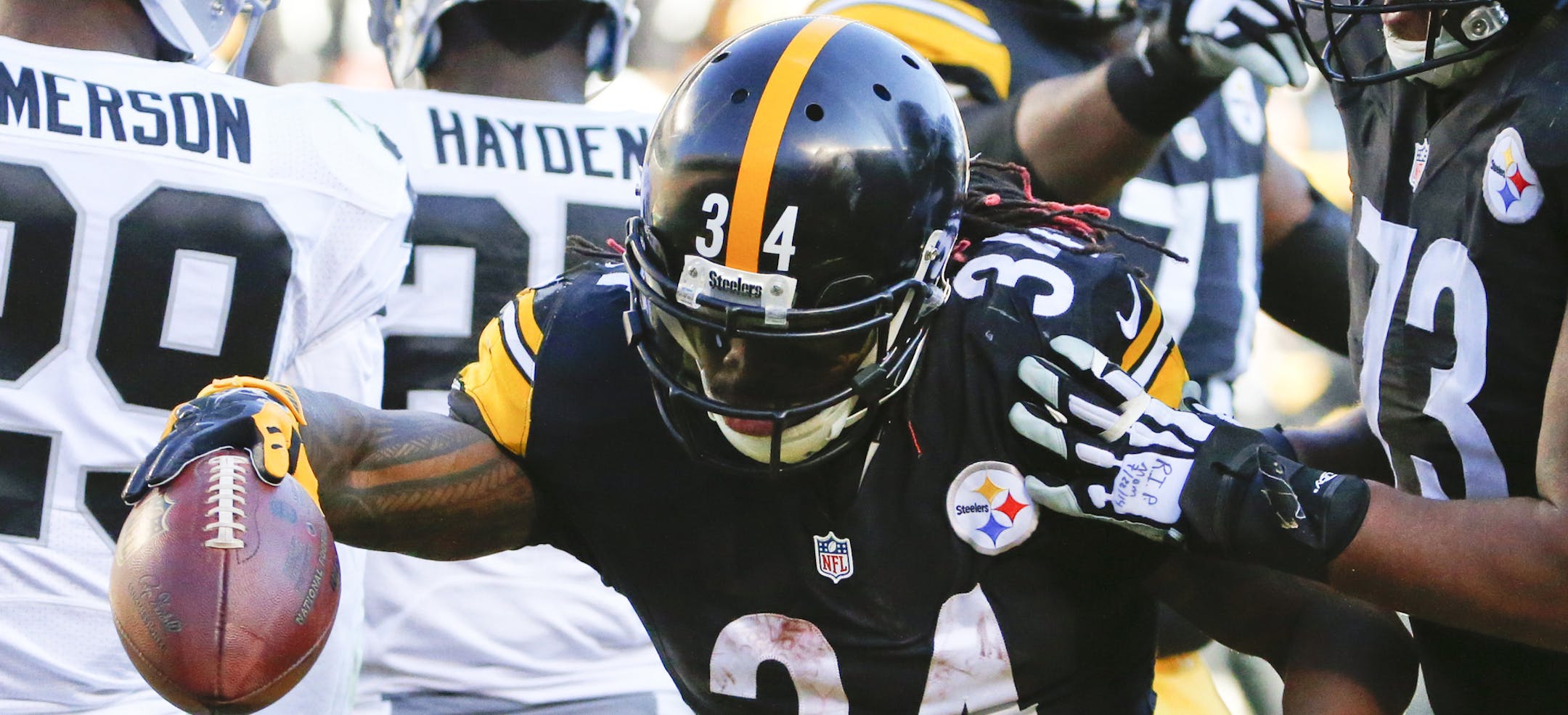 Pittsburgh Steelers running back DeAngelo Williams (34) celebrates after he scored a touchdown in the second quarter of an NFL football game against the Oakland Raiders, Sunday, Nov. 8, 2015, in Pittsburgh. (AP Photo/Gene J. Puskar)