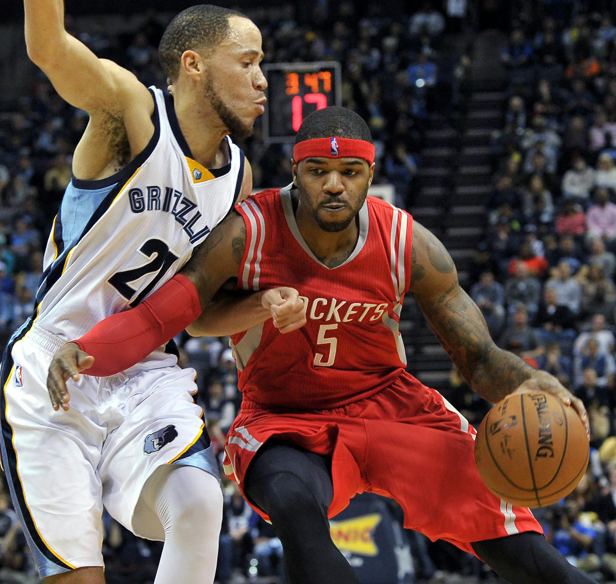 Houston Rockets forward Josh Smith (5) works for position against Memphis Grizzlies forward Tayshaun Prince (21) during the first half of an NBA basketball game Friday, Dec. 26, 2014, in Memphis, Tenn. (AP Photo/Brandon Dill)