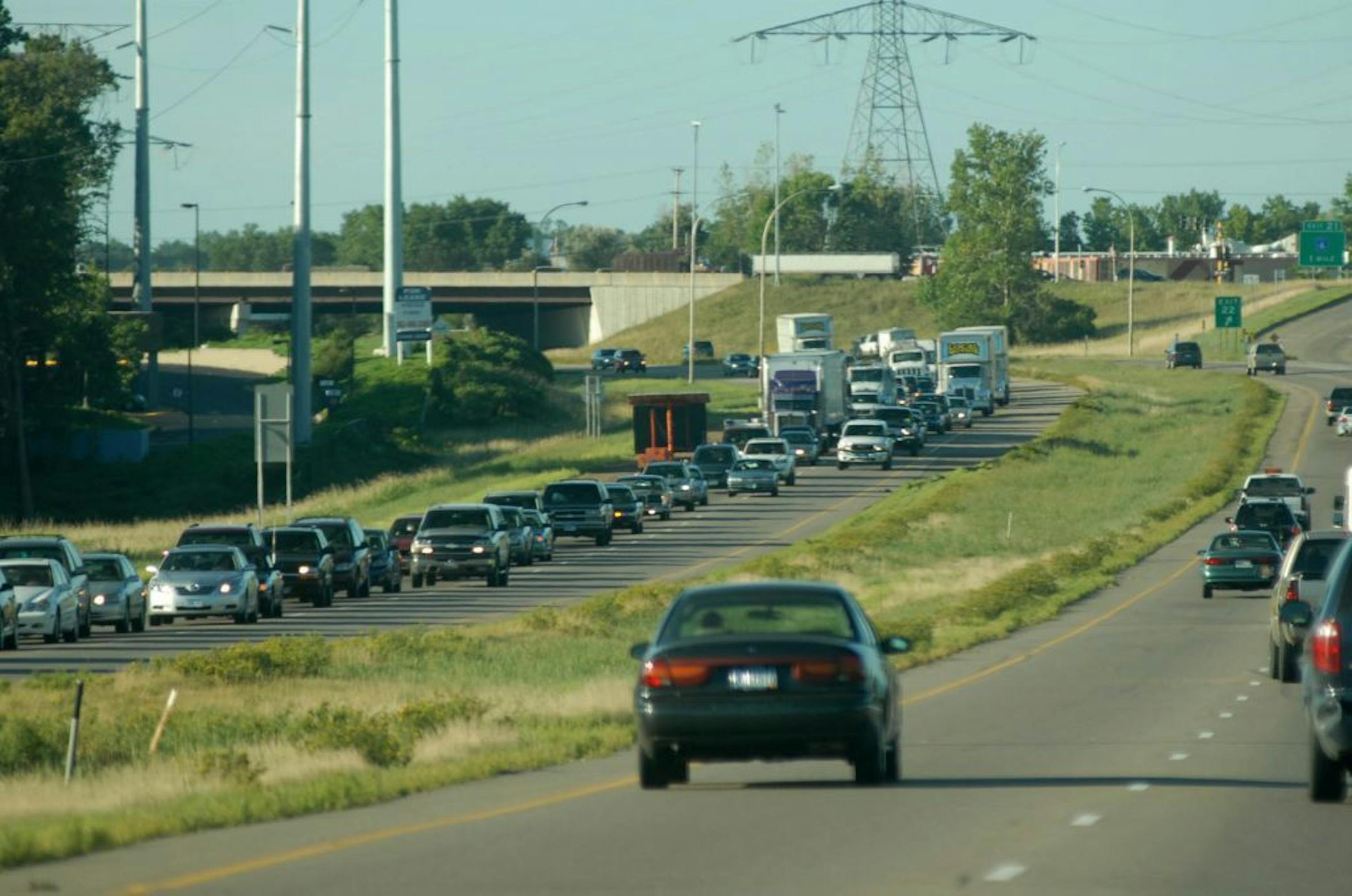 RICHARD SENNOTT�rsennott@startribune.com Plymouth, Mn. Tuesday 8/29/2006 Accident on 494 north of Rockford Rd. View of traffic being routed to N bound exit of Rockford Rd.; No 105597