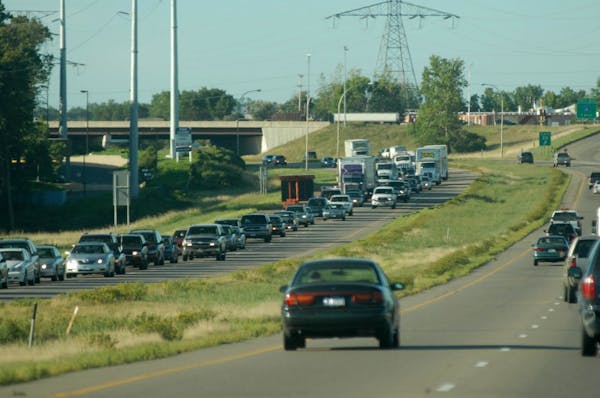 RICHARD SENNOTT�rsennott@startribune.com Plymouth, Mn. Tuesday 8/29/2006 Accident on 494 north of Rockford Rd. View of traffic being routed to N bou