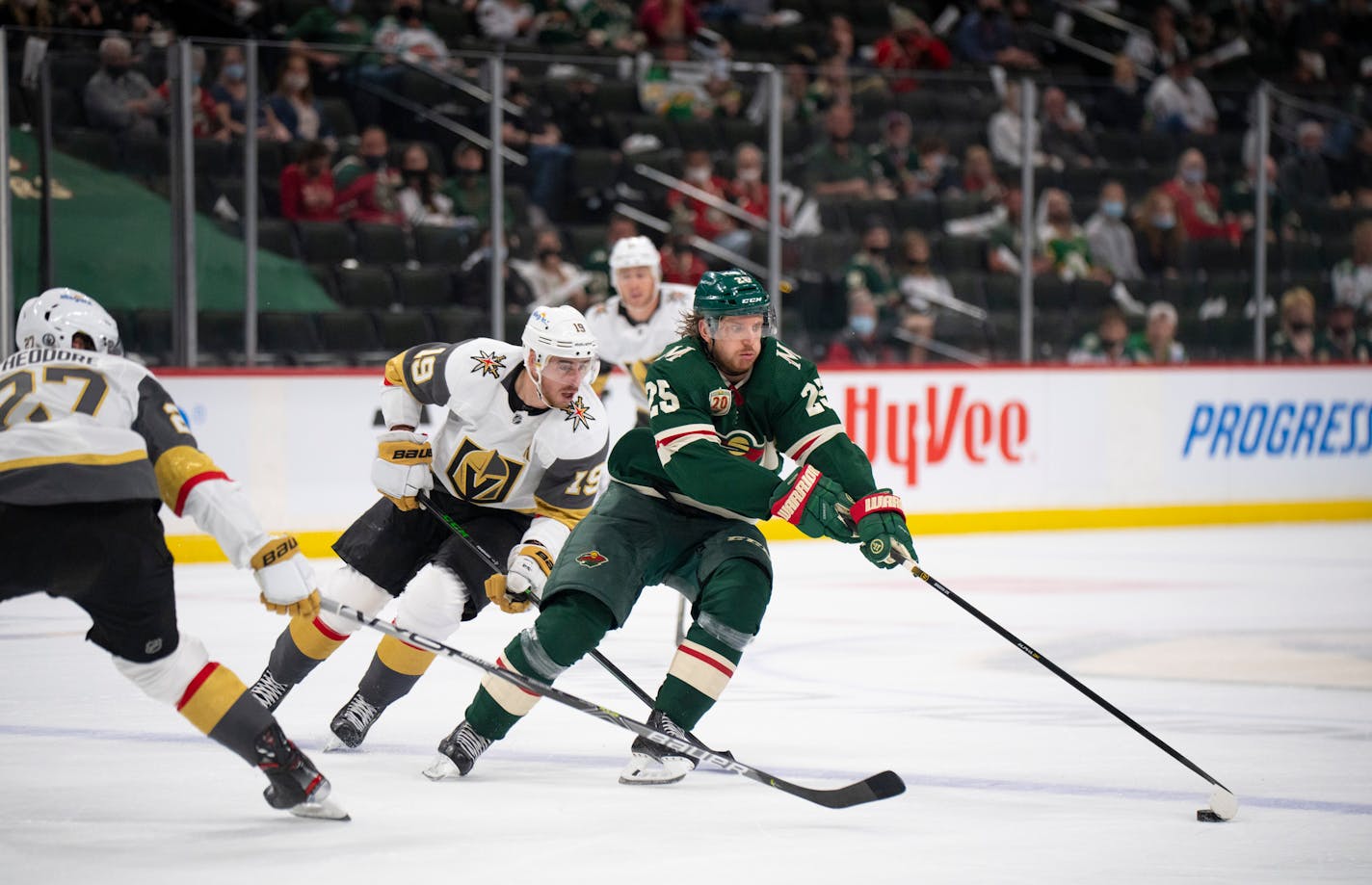 Minnesota Wild defenseman Jonas Brodin (25) controlled the puck coming across the blue line trailed by Vegas Golden Knights right wing Reilly Smith (19) in the second period. ] JEFF WHEELER • jeff.wheeler@startribune.com