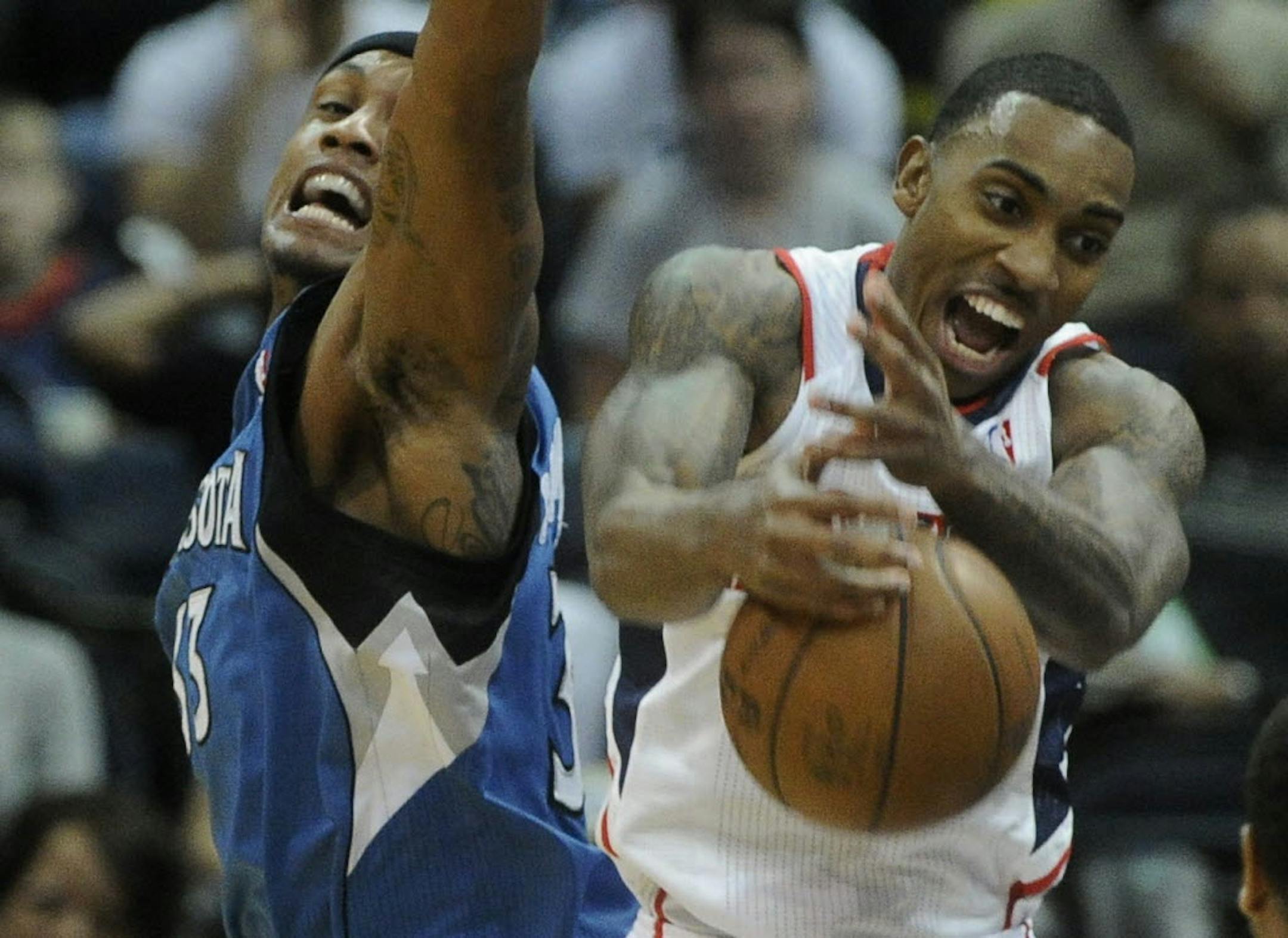 Atlanta's Jeff Teague, right, grabbed a rebound in front of the Wolves' Dante Cunningham.
