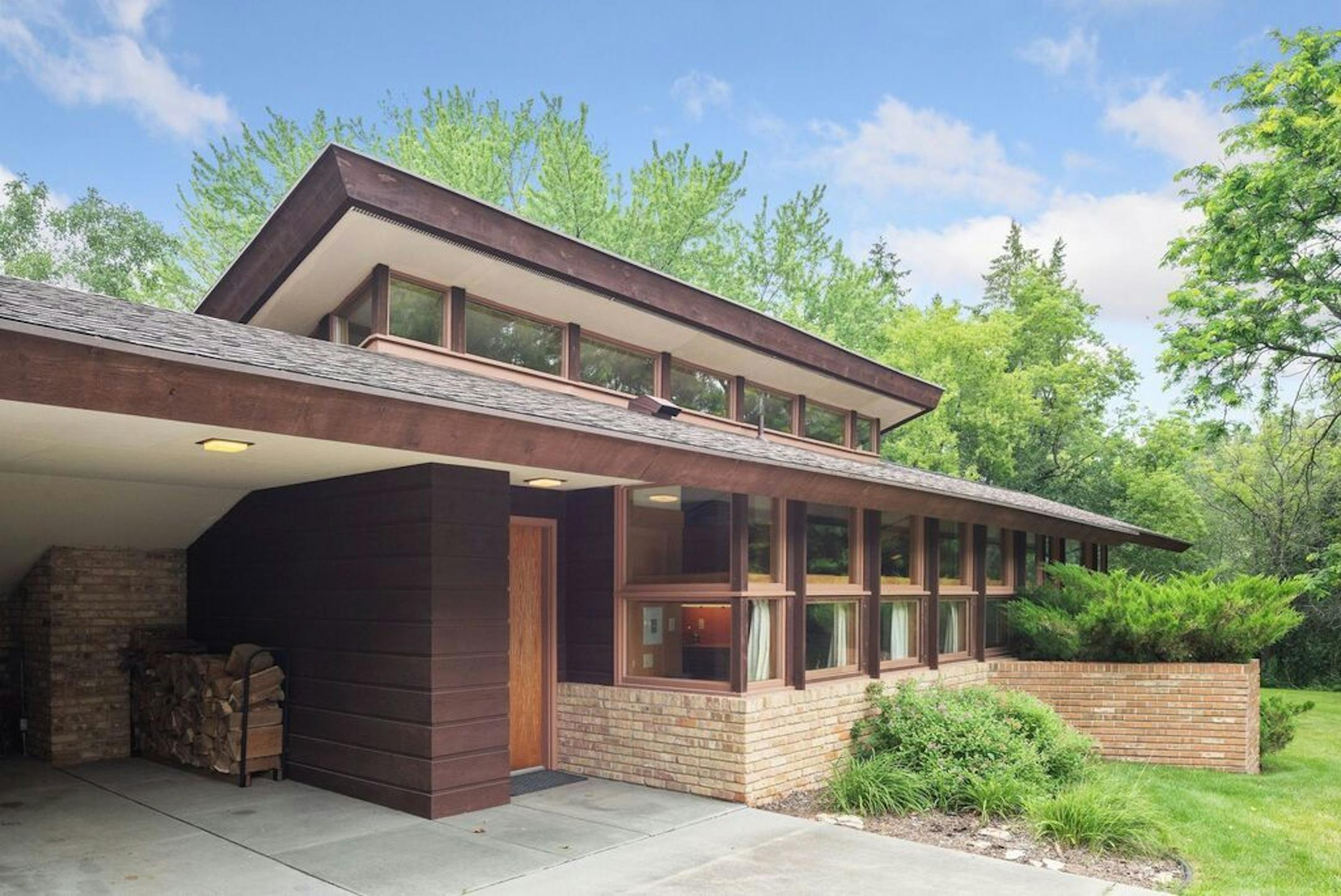 The home has many Prairie School architectural features.