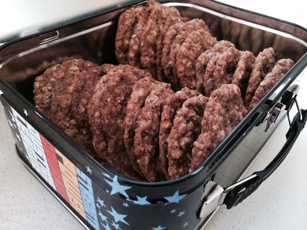 Oatmeal Toffee Discs are perfect lunchbox cookies. Photo by Rick Nelson