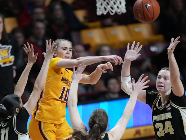 Gophers sophomore guard Mara Braun (10) will gain some experience with Team USA in a 3x3 format this summer.