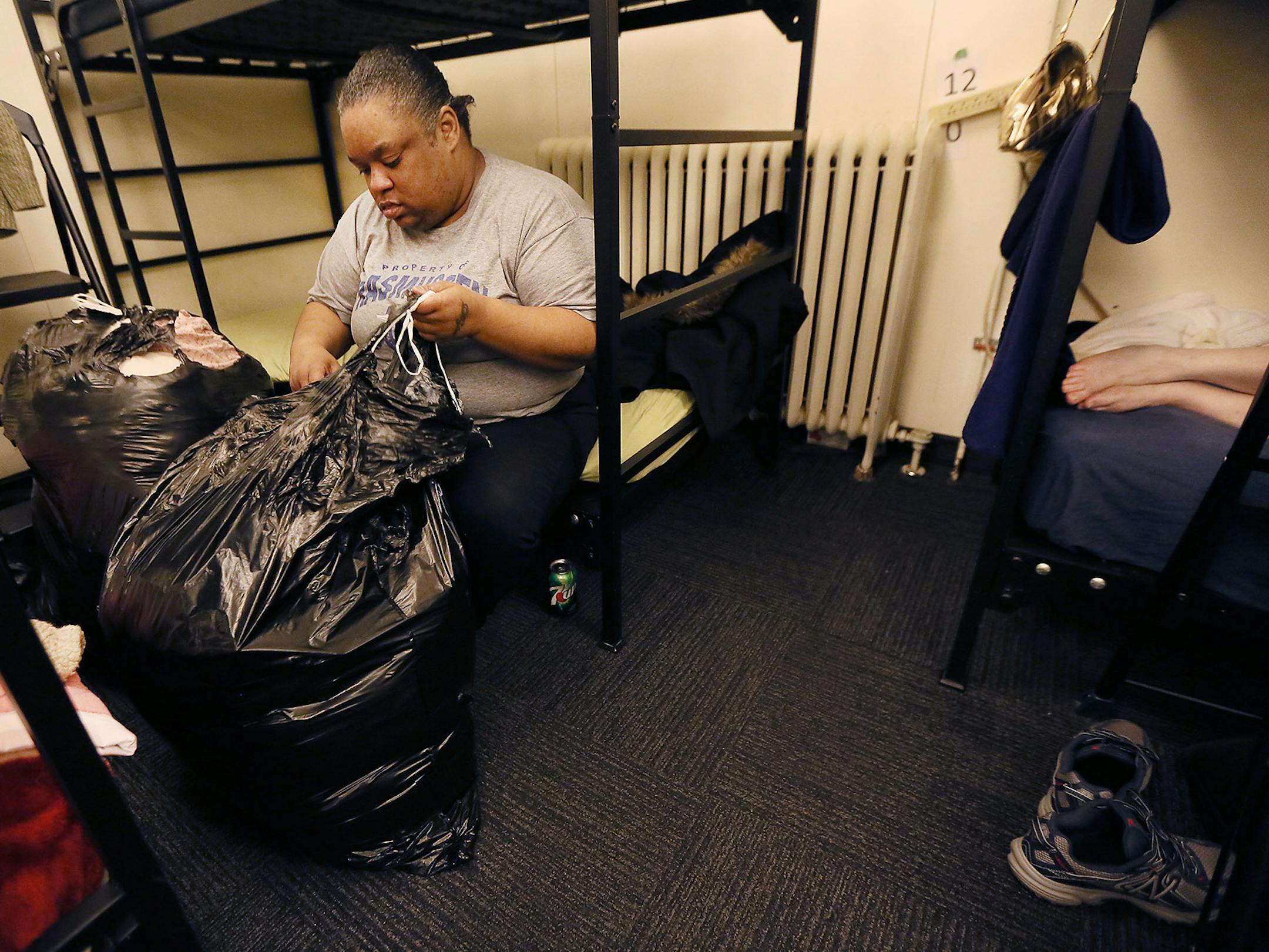 Mandisha Kelley packed her bedding into a plastic garbage bag to be stored away at the Simpson Housing Shelter, Friday, February 12, 2016 in Minneapolis, MN. ] (ELIZABETH FLORES/STAR TRIBUNE) ELIZABETH FLORES &#xef; eflores@startribune.com