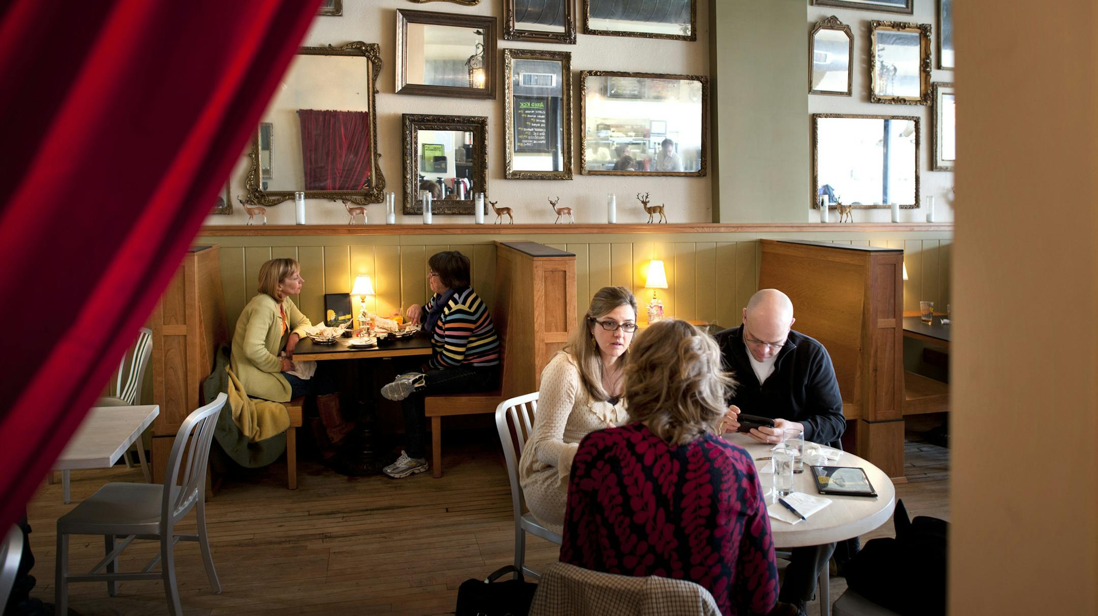 GLEN STUBBE ‚Ä¢ gstubbe@startribune.com -- Tuesday, March 8, 2011 -- Minneapolis, Minn. -- ] Minneapolis mayor R.T. Rybak praised small businesses like the Blackbird Cafe at 3800 Nicollet Ave. as the sweet spot of public-private partnerships as delivered his State of the City address Tuesday at Augsburg College. ORG XMIT: MIN2013071714500565